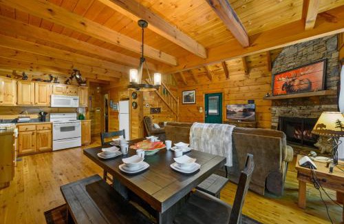 Little Creek Falls House | GYPSY ROAD - Privacy! Log Cabin with Hot Tub, WiFi, DirecTV and Arcade