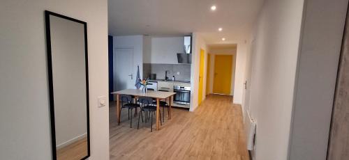 Vailly-sur-Aisne Apartment | Hébergement 5 personnes- Centre village