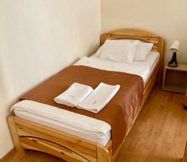 Komarom Apartment | Hét Vezér Apartmanhotel