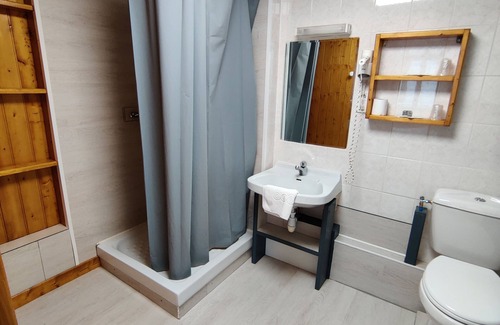 Villedieu-les-Poeles Hotel | Hôtel Saint-Pierre