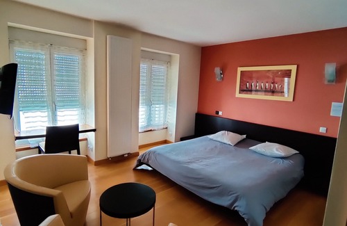 Villedieu-les-Poeles Hotel | Hôtel Saint-Pierre