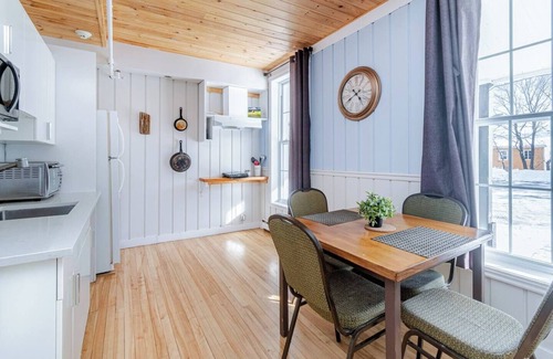 Pointe-au-Pic Apartment | Hôtel à la maison - Le Manoir #1