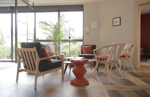 La Riviere-Saint-Sauveur Hotel | Hôtel Antares & Spa
