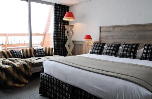 Arc-1600 Hotel | Hôtel Arcadien