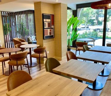 Villeneuve Loubet Beach Hotel | Hôtel Bahia