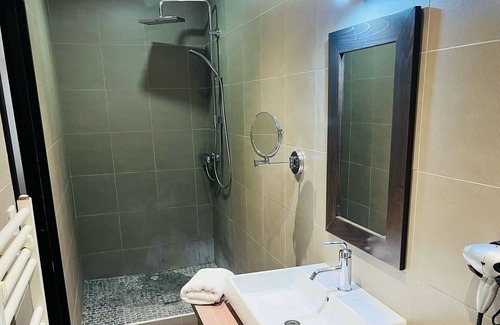 Bagnols-sur-Ceze Hotel | Hôtel de La Bourse à Bagnols-Sur-Cèze