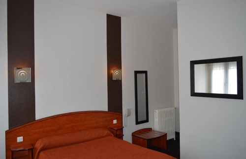 Oloron-Sainte-Marie Hotel | Hôtel De La Paix