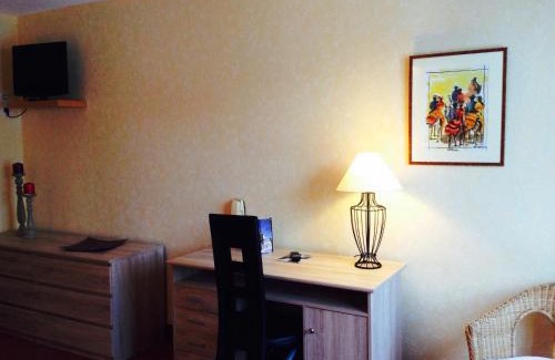 Saint-Jacques-des-Blats Hotel | Hôtel des Chazes