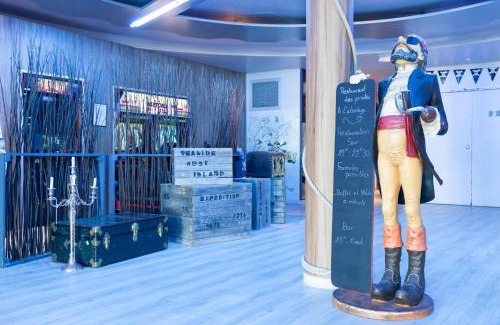 Chasseneuil-du-Poitou Hotel | Hôtel Du Parc - Pirates