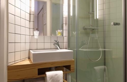 Laval Hotel | Hôtel et Apparts Marin