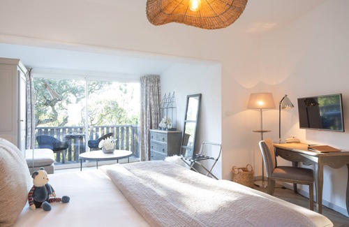 Cogolin Hotel | Hôtel Font Mourier