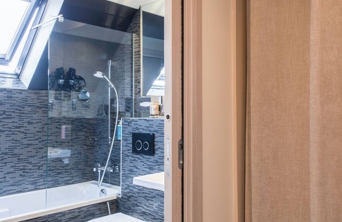 Quartier de Rochechouart Hotel | Hôtel Helussi