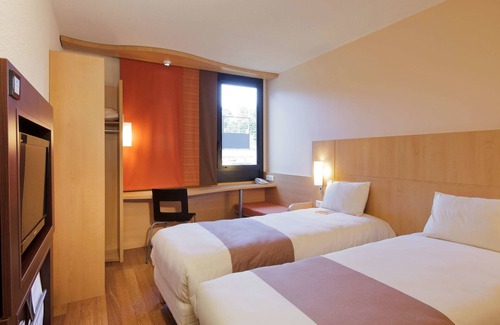 Ploumagoar Hotel | Hôtel Ibis de Guingamp Cœur de Bretagne