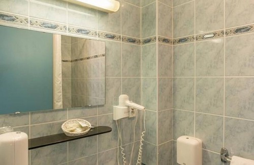 Saint-Genis-les-Ollieres Hotel | Hôtel La Cascade