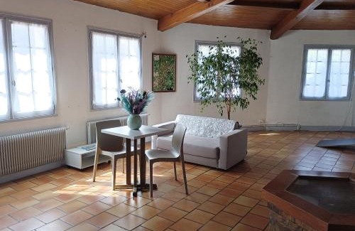 Saint-Maixent-l'Ecole Hotel | Hôtel Le Cheval Blanc
