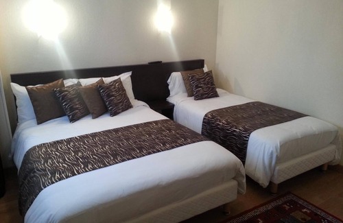 Alencon Hotel | Hôtel Le Chapeau Rouge