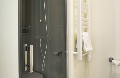 Saint-Berthevin Hotel | Hôtel Le Corbusson