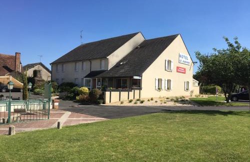 Saint-Denis-de-l'Hotel Hotel | Hôtel Le Dauphin