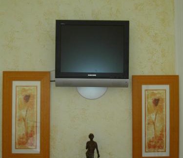 Moulins-la-Marche Hotel | Hôtel le Dauphin