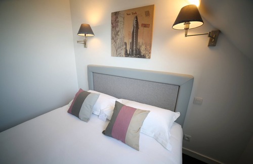 Saint-Hilaire-du-Harcouet Hotel | Hôtel Le Lion d'Or