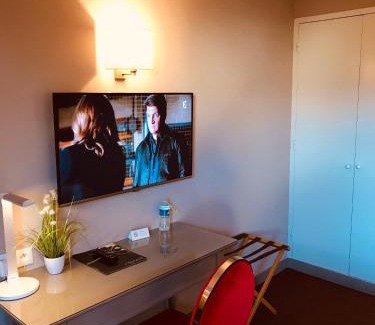 Saint-Quentin-sur-le-Homme Hotel | Hôtel Le Gue Du Holme