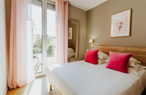Cap-d'Antibes Hotel | Hôtel Le Petit Castel