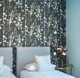 Laval Hotel | Hôtel Le Petit Périer