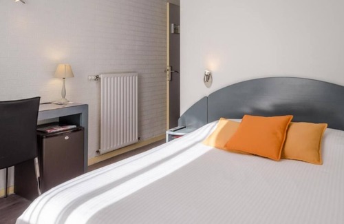 Le Pian-Medoc Hotel | Hôtel Le Pont Bernet