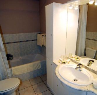 Beuzet Hotel | Hôtel Le Saint Loup