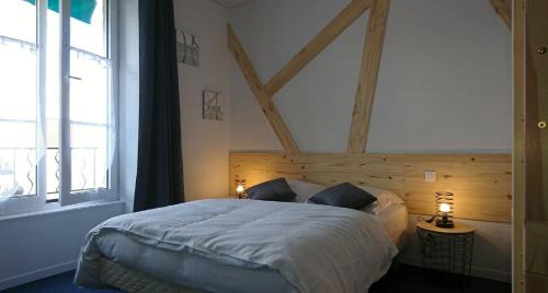 Salles-en-Toulon Hotel | Hôtel Les Deux Porches