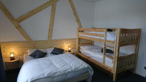 Salles-en-Toulon Hotel | Hôtel Les Deux Porches