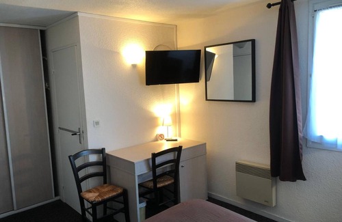 Bouzies Hotel | Hôtel Les Falaises