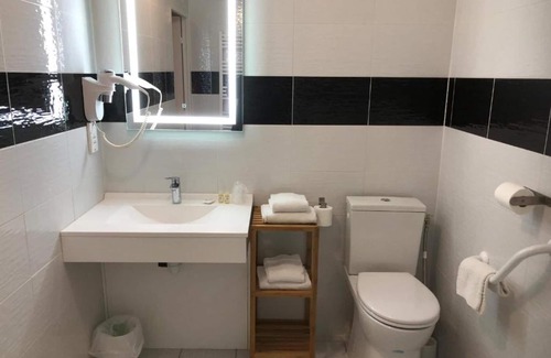 Bouzies Hotel | Hôtel Les Falaises