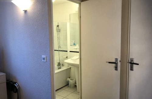 Bouzies Hotel | Hôtel Les Falaises