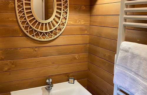 Vaugrigneuse Hotel | Hôtel Les Lodges De Vaugrigneuse