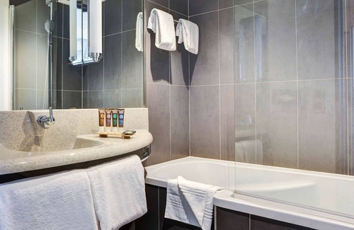 Saint-Pierre-du-Perray Hotel | Hôtel Novotel Senart Golf de Greenparc