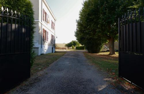 Les Abrets en Dauphine Apartment | Hôtel Particulier - Piscine & Spa