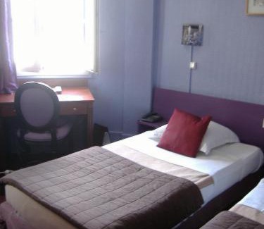 8th Arrondissement Hotel | Hôtel Petit Saint-Honoré