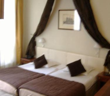8th Arrondissement Hotel | Hôtel Petit Saint-Honoré