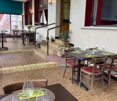 Verdun-sur-le-Doubs Hotel | Hôtel-restaurant Les Trois Maures