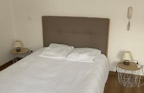Verdun-sur-le-Doubs Hotel | Hôtel-restaurant Les Trois Maures