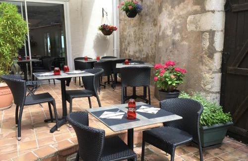 Saint-Jean-d'Angely Hotel | Hôtel Restaurant de la Place