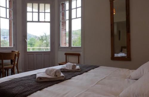 Cabrerets Hotel | Hôtel Restaurant des Grottes du Pech Merle