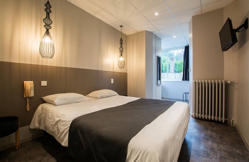 Rieupeyroux Hotel | Hôtel Restaurant Du Commerce