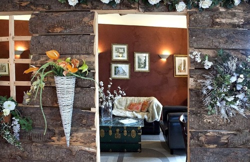 Hieres-sur-Amby Hotel | Hôtel Restaurant le Val d'Amby