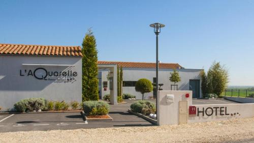 Breuillet Hotel | Hôtel-Restaurant L'Aquarelle
