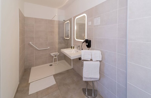 Donzere Hotel | Hôtel Restaurant L'Horloge Gourmande