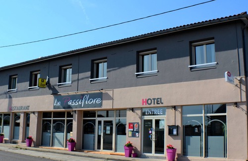 Chateaubernard Hotel | Hôtel Restaurant le Passiflore