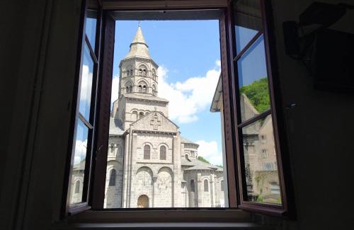 Orcival Hotel | Hôtel restaurant Notre Dame