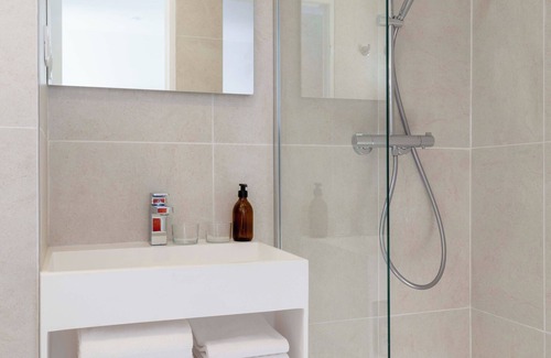 Quartier Saint-Ambroise Hotel | Hôtel Seb&Co